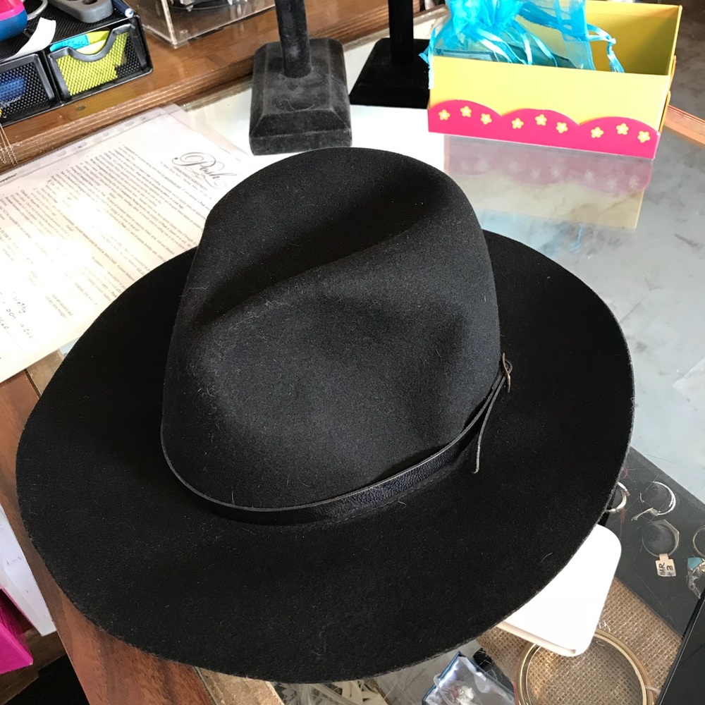 Cuyana hat